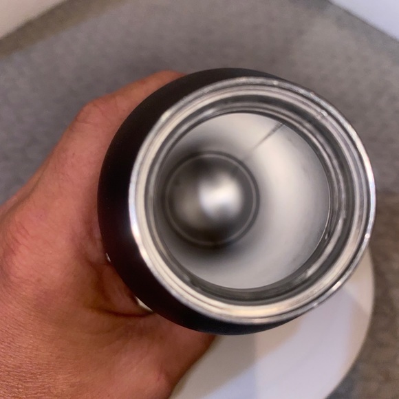 Patagonia Miir 23 Oz Water Bottle Black with White Logo Design - Picture 6 of 7